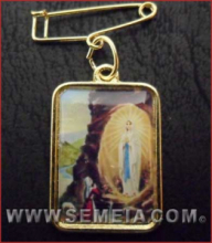 MEDAGLIA MET.C/SPILLA 15x21 DORATA MAD.LOURDES